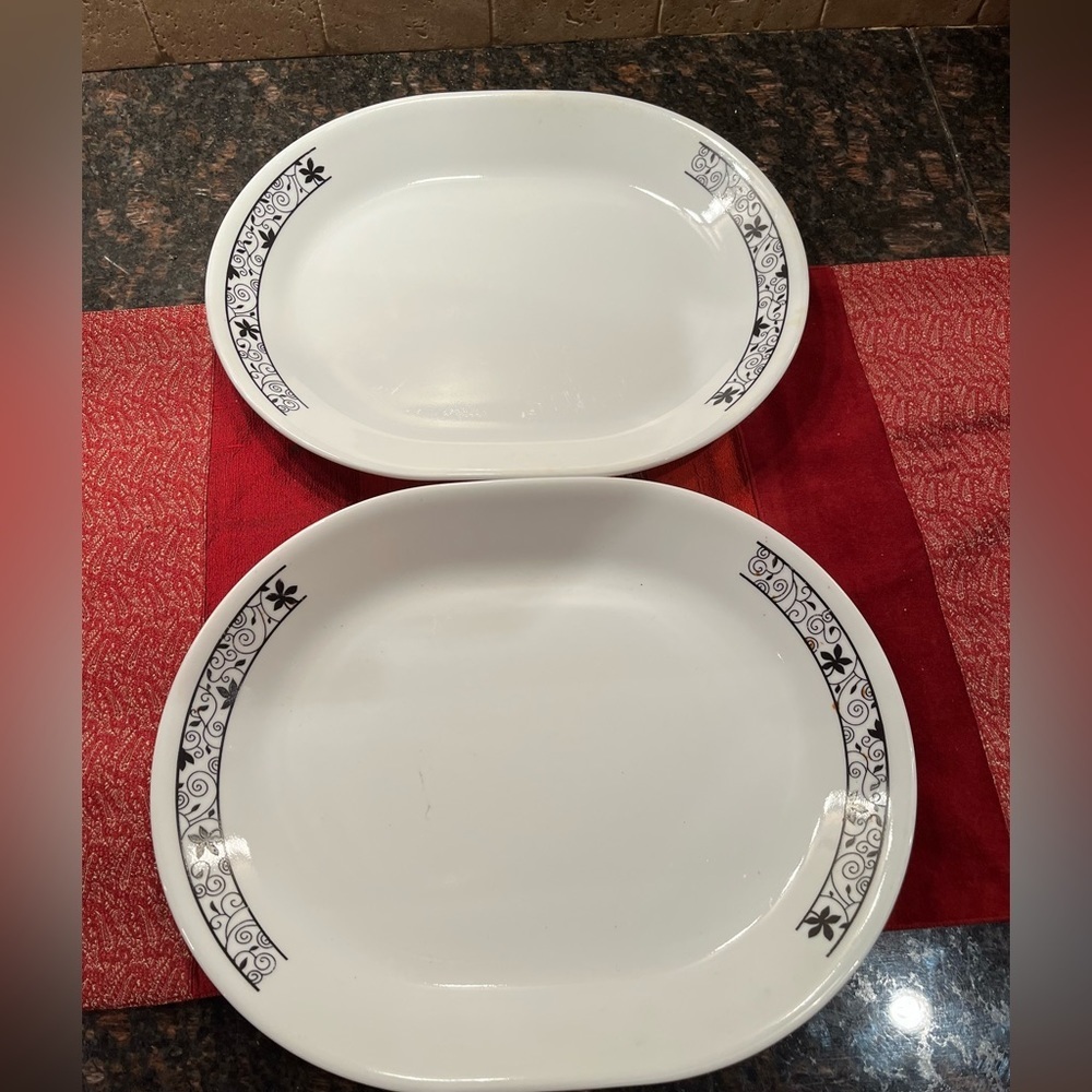 Set of Two Corelle Corning Serving Trays Old Town Blue 12x9”